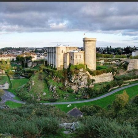 Apartament La Maison Des Remparts Falaise  Zewnętrze zdjęcie