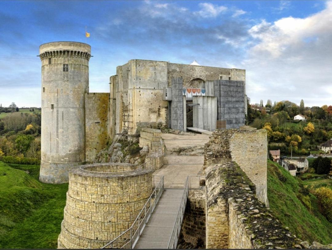 Apartament La Maison Des Remparts Falaise  Zewnętrze zdjęcie