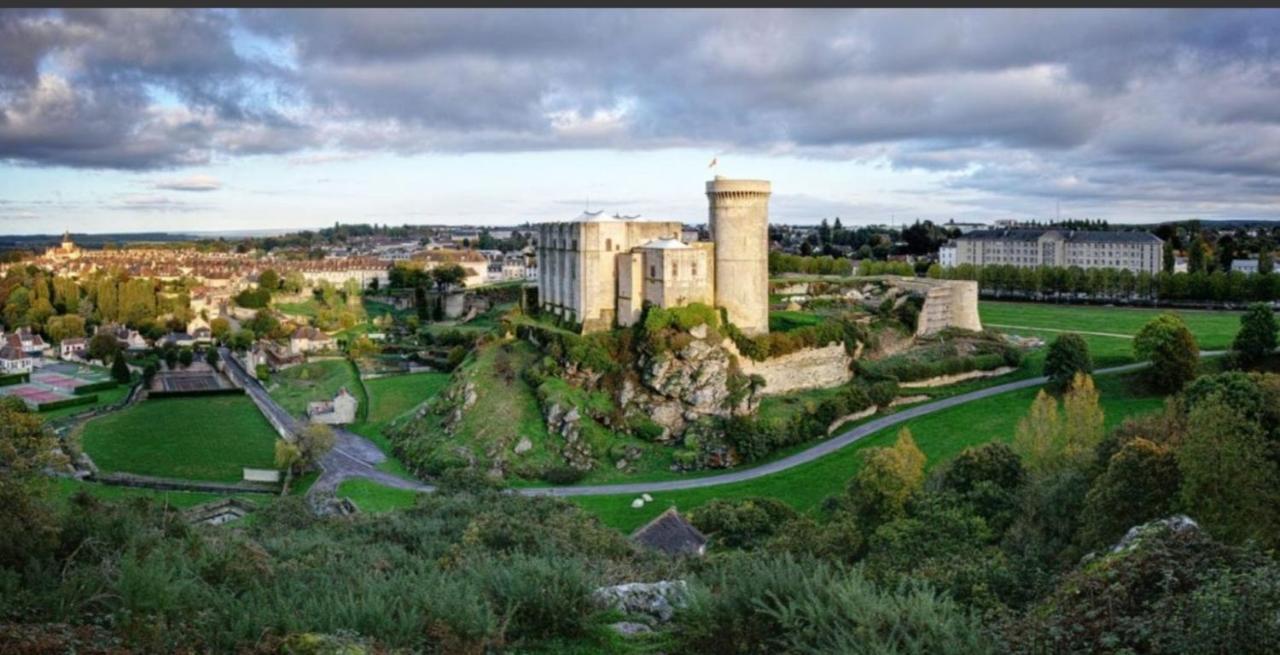 Apartament La Maison Des Remparts Falaise  Zewnętrze zdjęcie